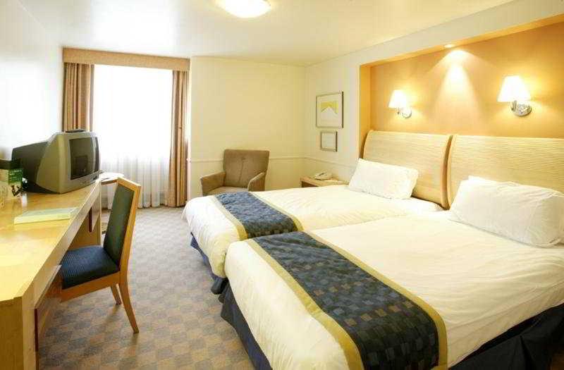 Holiday Inn Leeds-Wakefield M1 Jct40, An Ihg Hotel Экстерьер фото